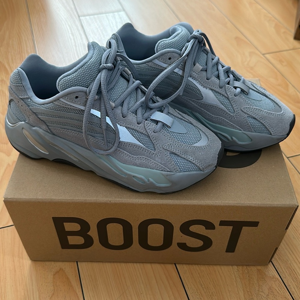Yeezy boost 700